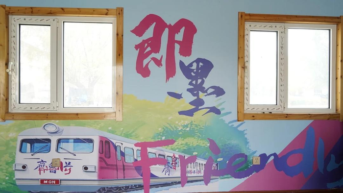 蓝村站提供非遗文创展示、特色旅游线路推介等服务。