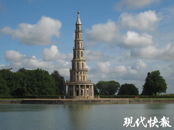 法国图尔附近的中国塔 曼弗雷德·海德 摄