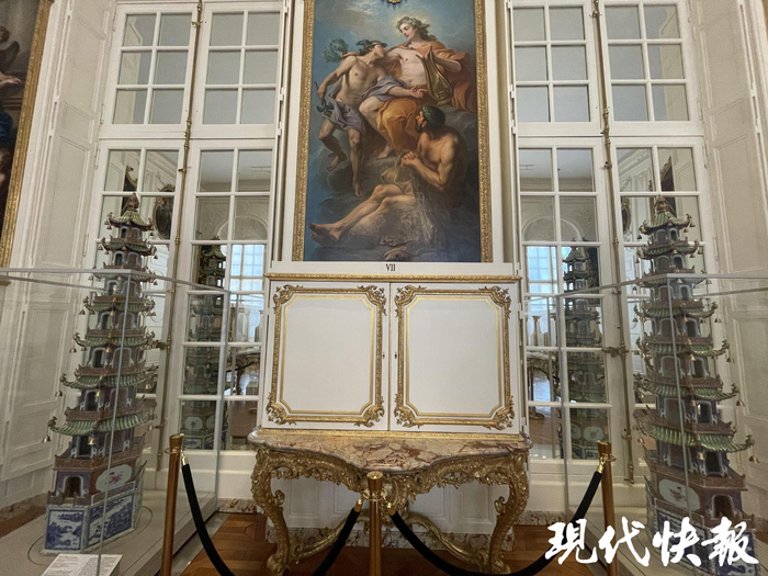 法国国家图书馆黎塞留博物馆的两座中国瓷塔 徐洁 摄