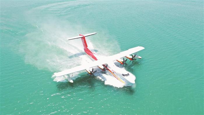 AG600飞机在湖北荆门开展水上科目试飞(2023年4月摄)。新华社发