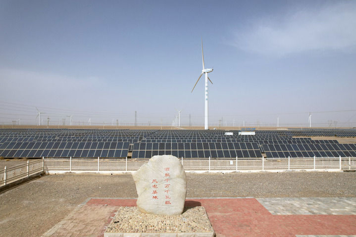   这是2025年3月9日在甘肃省玉门市境内拍摄的酒泉千万千瓦级风电基地（无人机照片）。新华社记者 张睿 摄