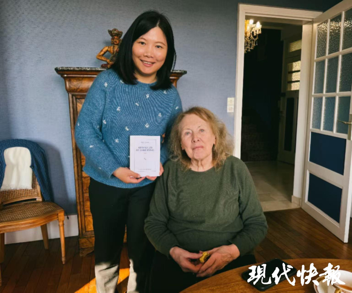 旅法学者徐洁（左）和诺贝尔文学奖得主安妮·埃尔诺 受访者供图