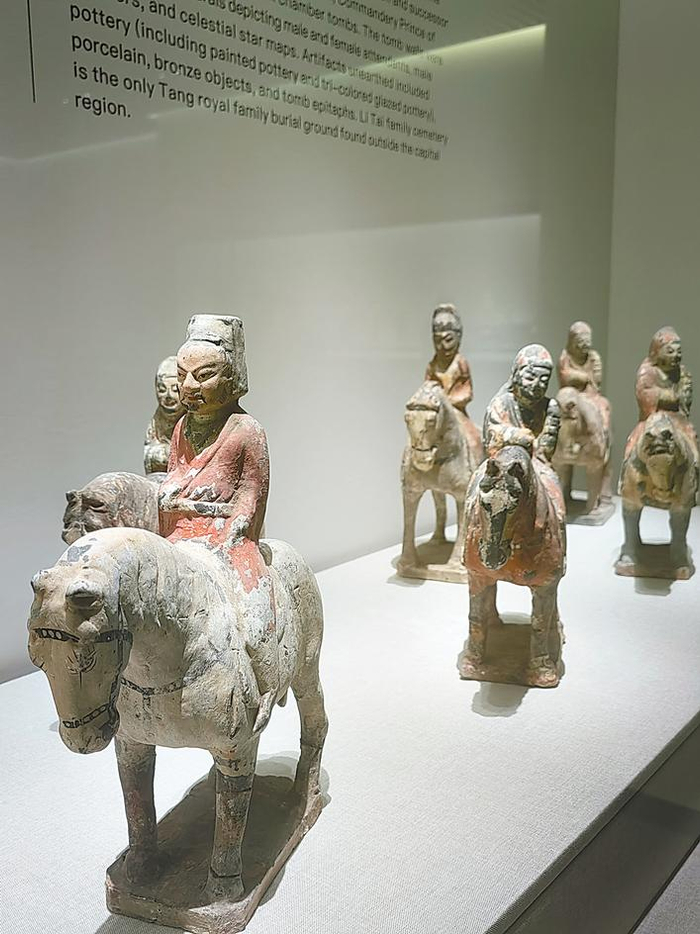 唐 彩绘骑马仪仗陶俑