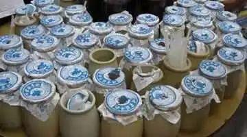 20世纪70年代，北京瓷罐酸奶｜图源：首都之窗