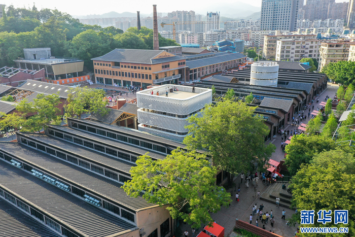   红旗坊·文旅产业园（一期）一隅（无人机照片，5月2日摄）。新华网 肖和勇 摄