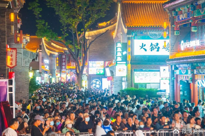 5月1日，沧州南川老街来自各地的游客 摄影 傅新春