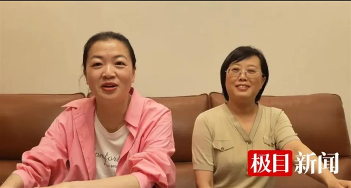 王女士与同伴在王菊芳家中