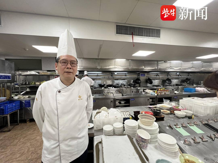 金陵饭店行政总厨夏万峰 薄云峰 摄