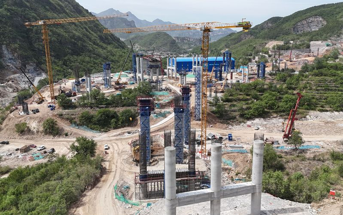 位于房山区河北镇檀木港村的108新线高速公路第5标段正在进行桥梁基础建设。新京报记者 王贵彬 通讯员 邵焱 摄