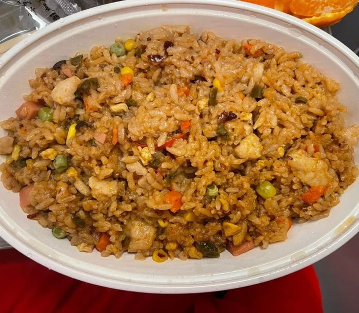 ▲王安安吃到的豆豉鸡丁蛋炒饭。图 / 讲述者提供