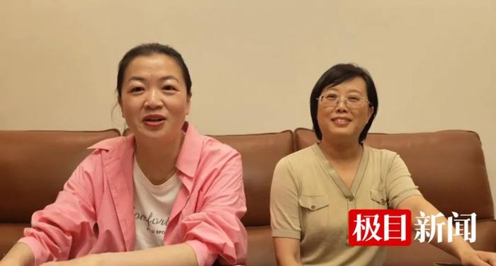 王女士与同伴在宣恩县文旅局长家中。