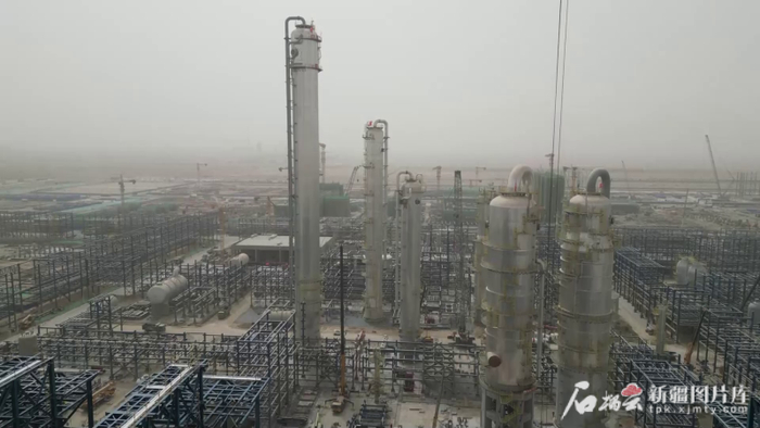 独山子石化塔里木120万吨/年二期乙烯项目施工现场。图/巴州融媒体中心