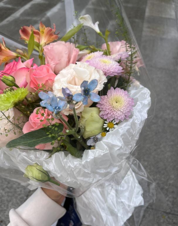 小魏某一次代取的鲜花