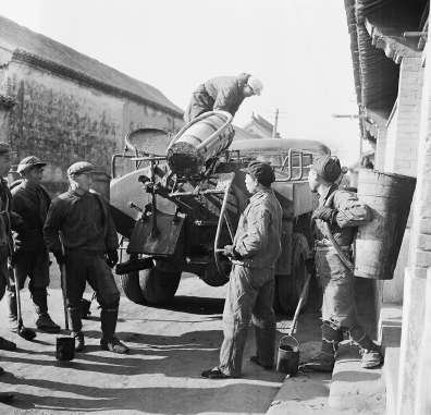 　　1960年，时传祥班正在工作。 冯文冈摄