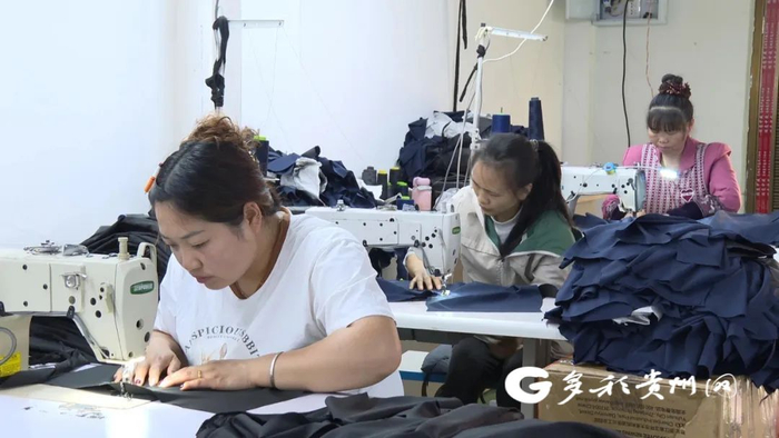 贵州鑫驰越服饰有限公司生产车间