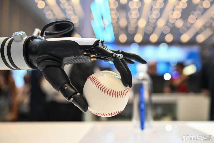 傲意科技灵巧手亮相第137届广交会 图/羊城晚报记者钟振彬