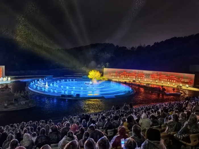 《鼎盛王朝·康熙大典》演出现场。承德日报记者 李国强 摄