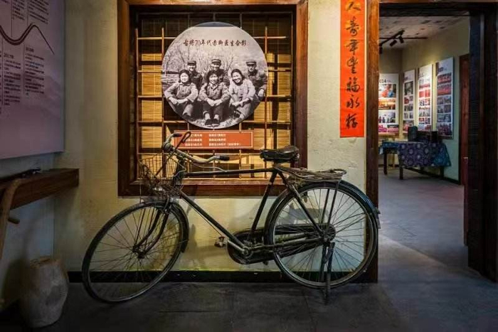 古将村乡情村史陈列室的老物件儿，都是当地村民捐赠的。受访者供图