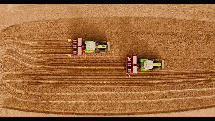 中化农业 MAP 农机在内蒙古自治区进行春玉米播种精准作业