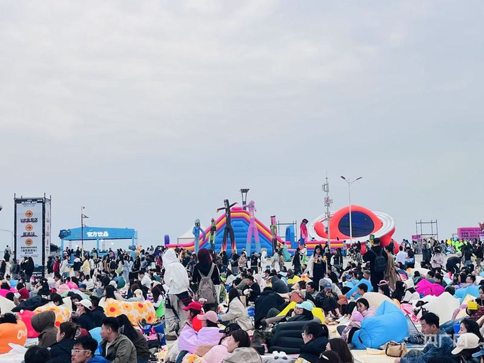 音乐节人潮涌动（央广网记者宋雪摄）
