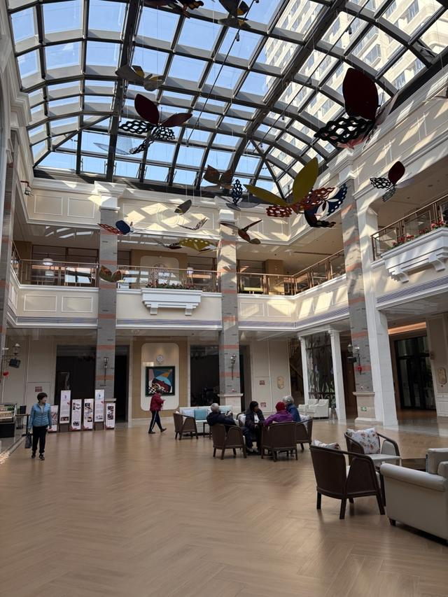 地下一层到二层都是老人的活动区。吴越摄