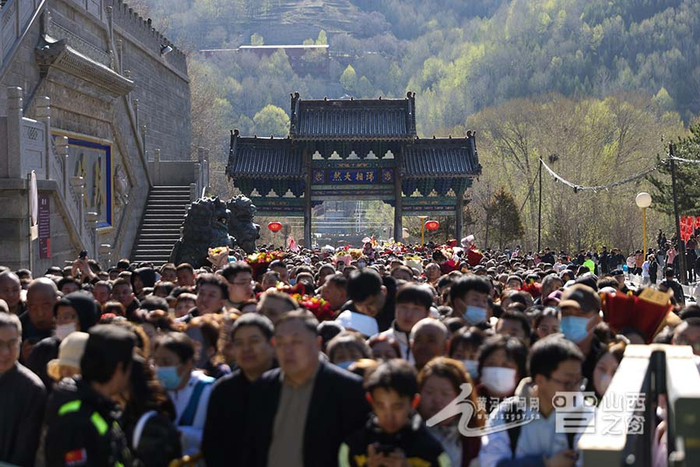 图为五一期间，五台山景区。黄河新闻网忻州频道记者 付秋杰 摄