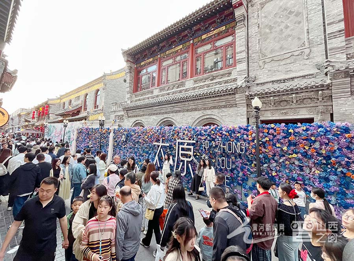 图为5月3日，太原钟楼街。记者 钱龙 摄