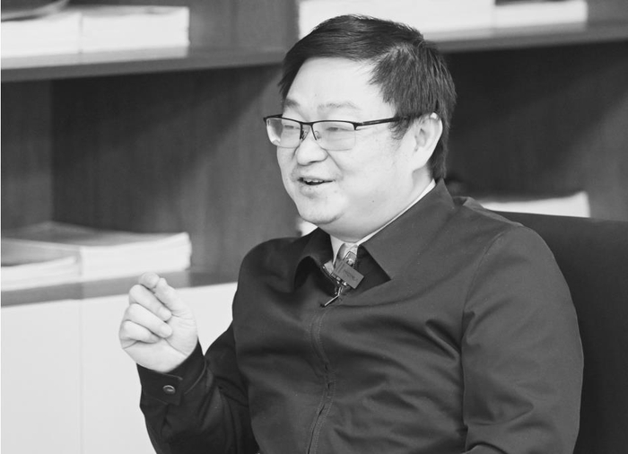         北京航空航天大学计算机学院教授、沈阳和平湾虚拟现实研究院院长周彬接受本报记者采访。  本报记者  查金辉  摄