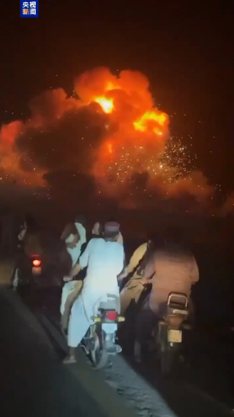 当地时间5月7日凌晨，巴基斯坦三军新闻局发布声明称，印度向巴基斯坦本土及巴控克什米尔地区发射导弹。