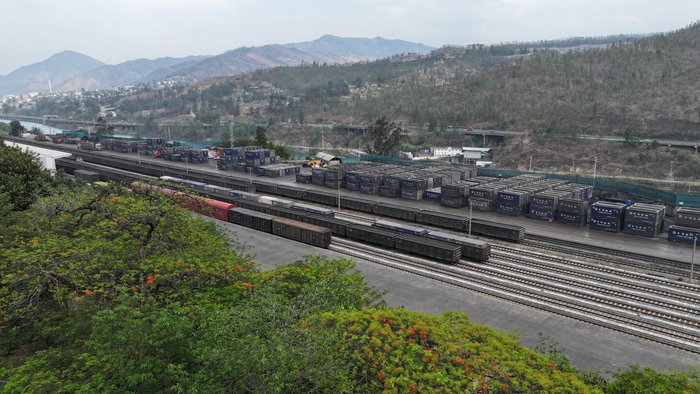 格里坪镇拥有多条铁路专用线。