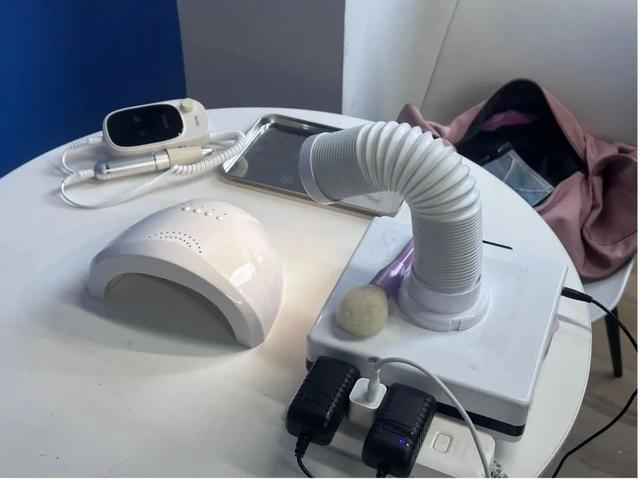 希希的工具包和美甲器件