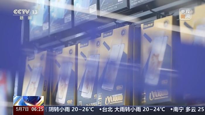 李洪梅:我就已经感受到暖心,以及大家共同的一条心,合心合力,没有我们中国人过不去的坎。