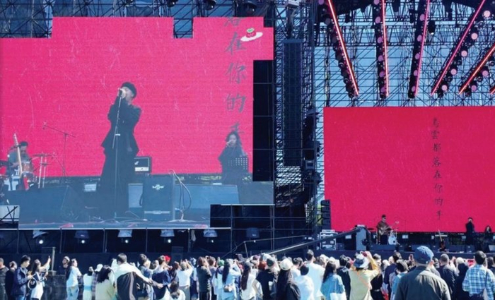 　　图为北京超级草莓音乐节现场，气氛火热。