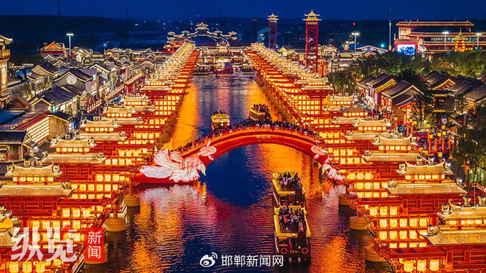 唐山河头老街夜景。供图/河头老街景区