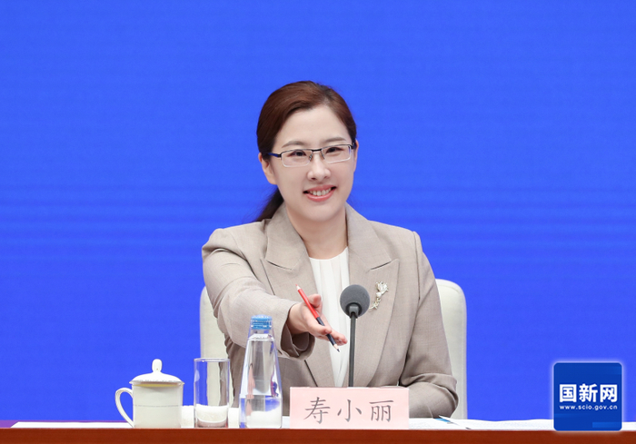 寿小丽邀请记者提问（栾海军 摄）