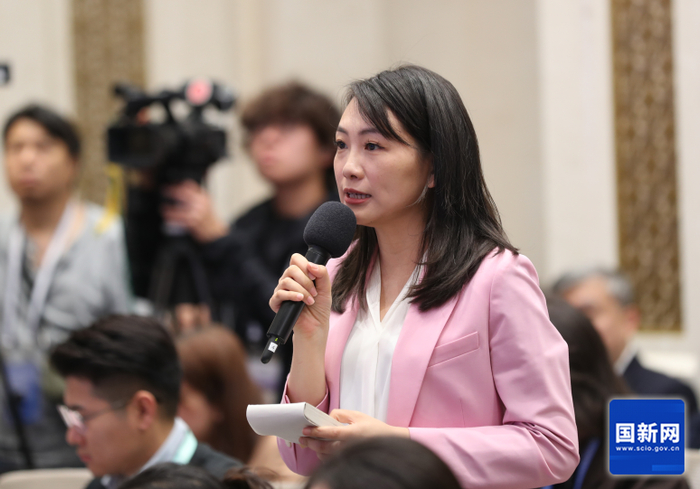 中央广播电视总台央视记者提问（刘健 摄）