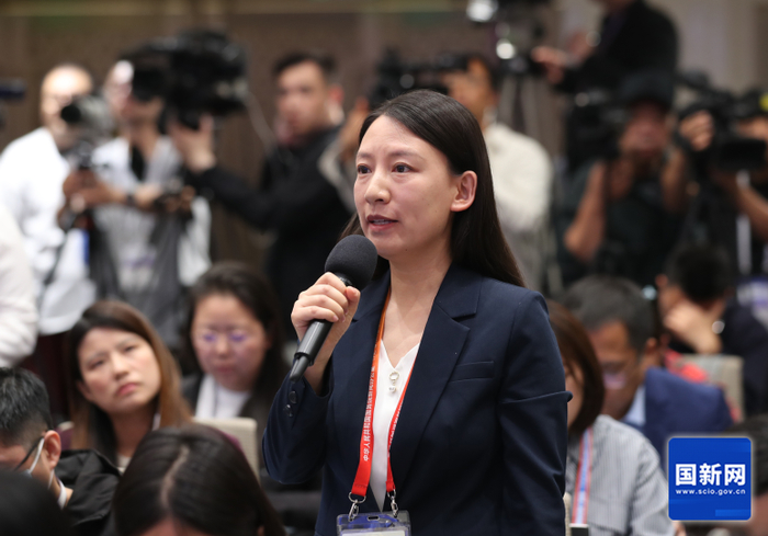 第一财经记者提问（刘健 摄）