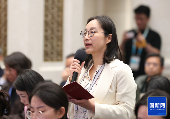 经济日报记者提问（刘健 摄）