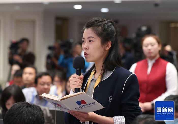 每日经济新闻记者提问（刘健 摄）