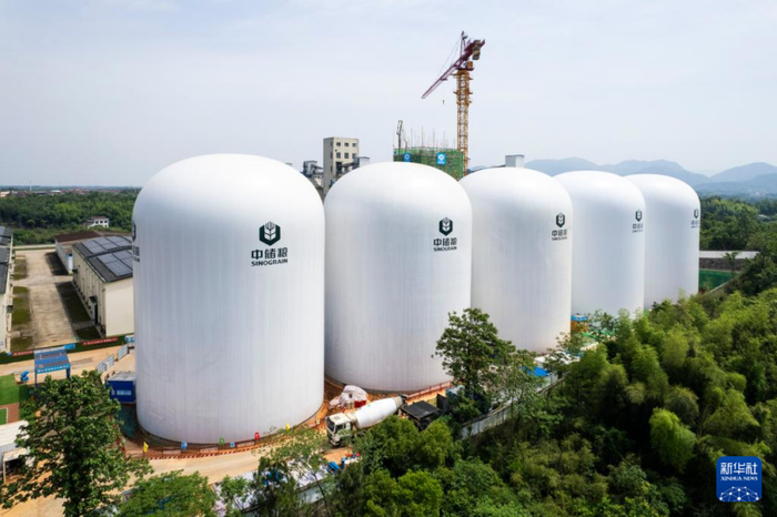 这是5月6日在中储粮长沙直属库拍摄的气膜粮仓建设施工现场（无人机照片）。新华社记者 陈思汗 摄