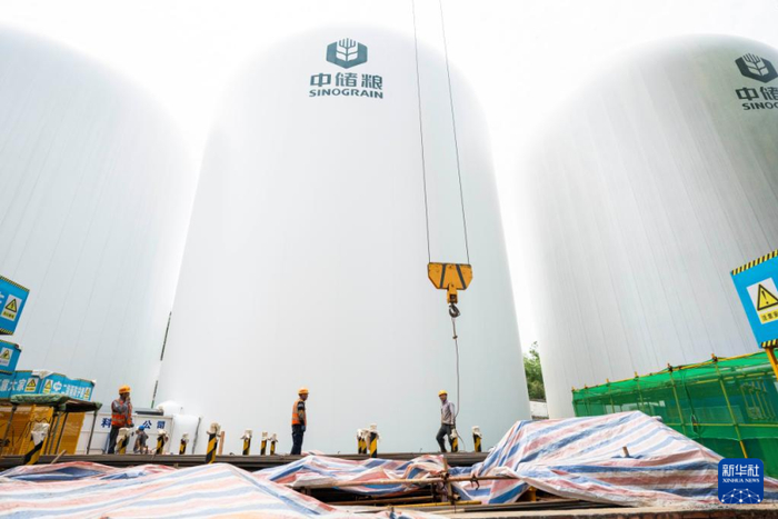 这是5月6日在中储粮长沙直属库拍摄的气膜粮仓建设施工现场。新华社记者 陈思汗 摄