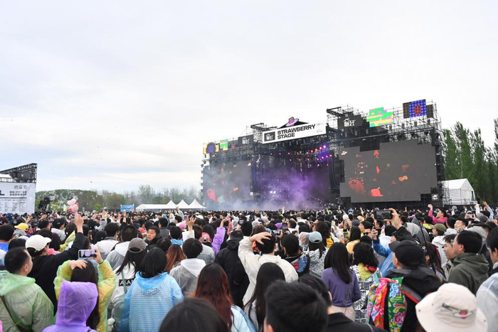 5月2日，北京超级草莓音乐节现场。新华社记者 肖潇 摄