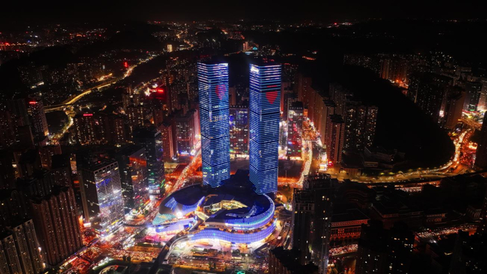 “一码游贵州”点亮贵阳花果园双子塔