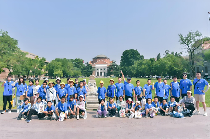 (图为学员全国代表-访学清华合影照)