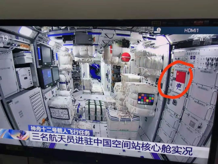 永新光学制造的中国首台太空显微实验仪（