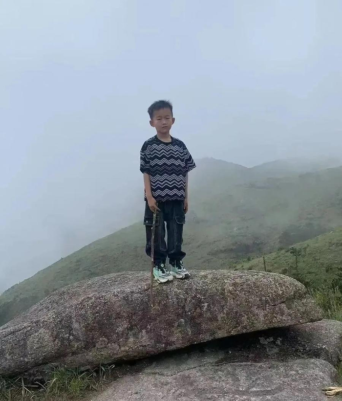 邹某樽登山时留下的照片