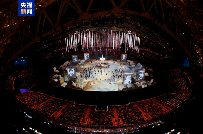 　　△索契冬奥会闭幕式将俄罗斯文学巨匠群像搬上舞台