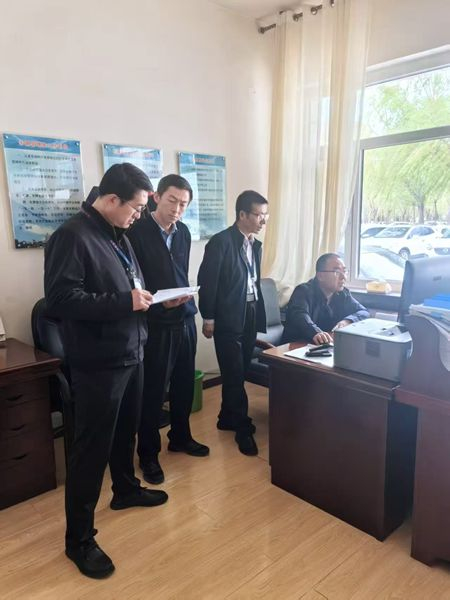 4月30日，嘉峪关市纪委监委党风政风监督室联合相关部门开展节明察暗访