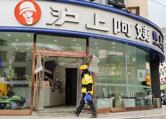 新茶饮与咖啡眼下成了外卖平台流量争夺的焦点战场。来源：中国新闻图片网