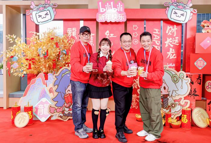 (余伟国与刘德华紧密合作三十年)